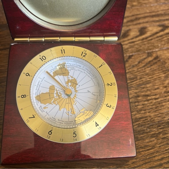 Cisco World Clock in Impressive display case. See pics - Picture 2 of 6